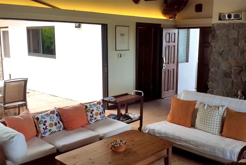 St-Lucia-Homes---Summerbreeze---Livingroom-patio