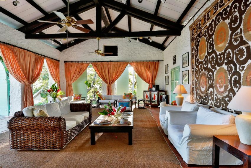 St-Lucia-Homes-Moon-Point-Livingroom