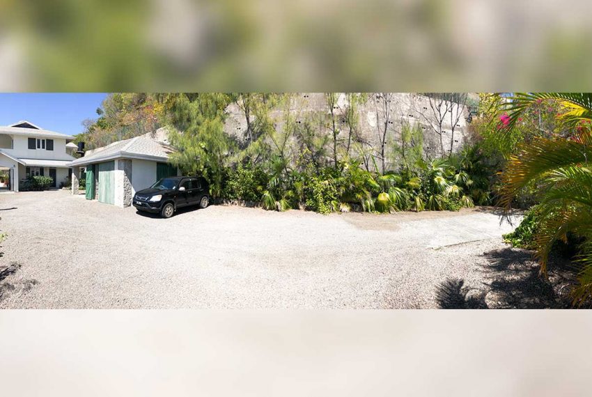 St-Lucia-Homes-Zephyr-Hills-Bldg-grarage-driveway