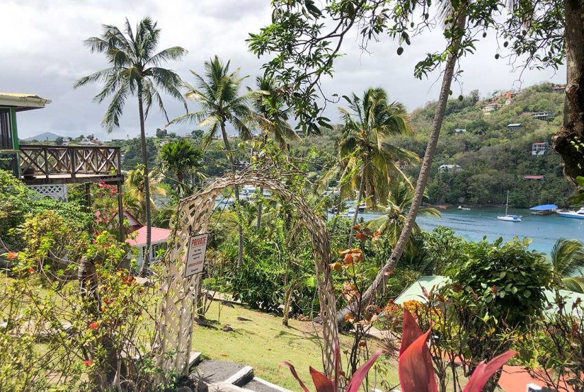 St-Lucia-Homes---Hibiscus-Villa---Yard-view